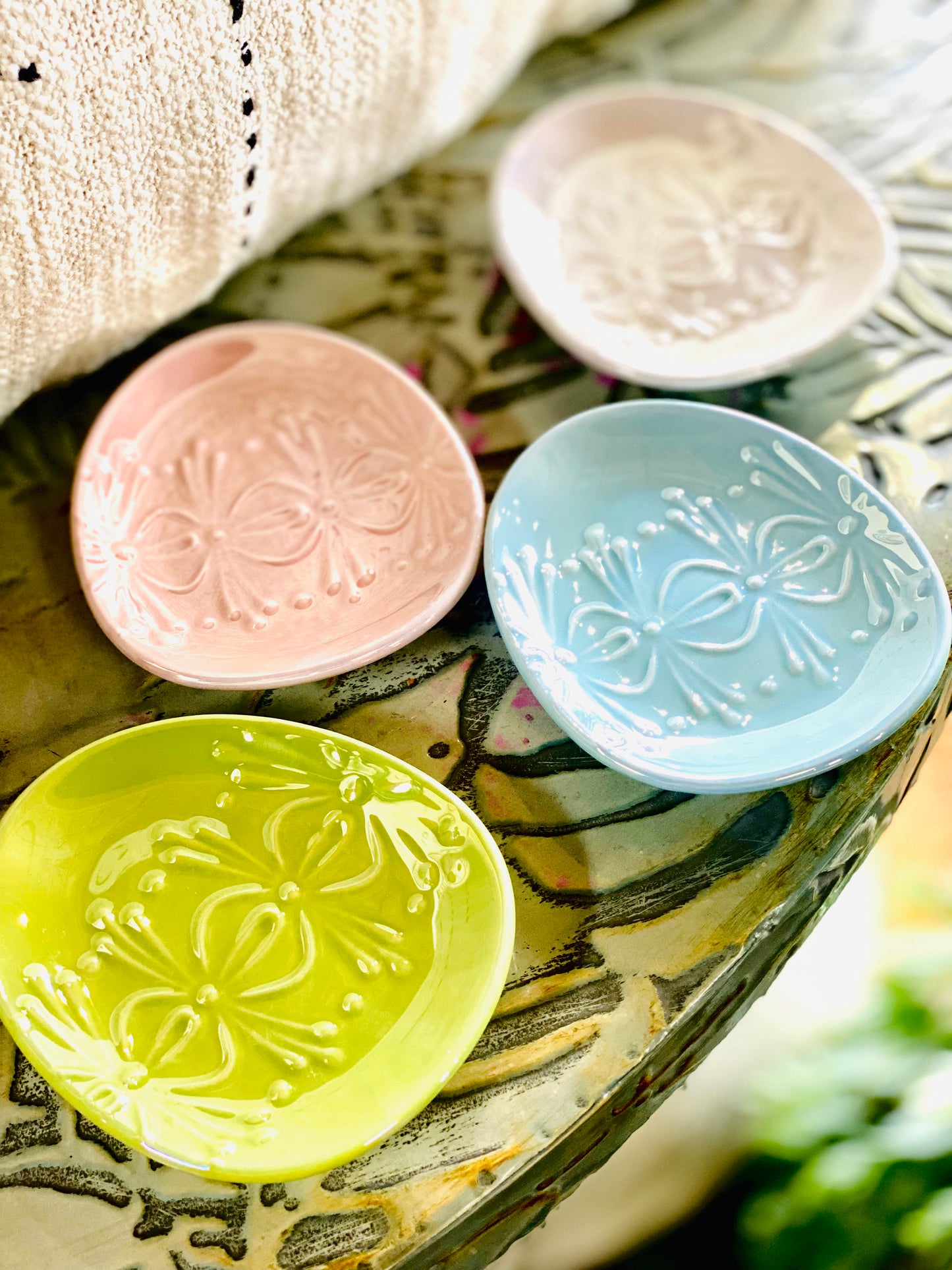 IRIDESCENT TIDBIT PLATE 4 ASSORT.