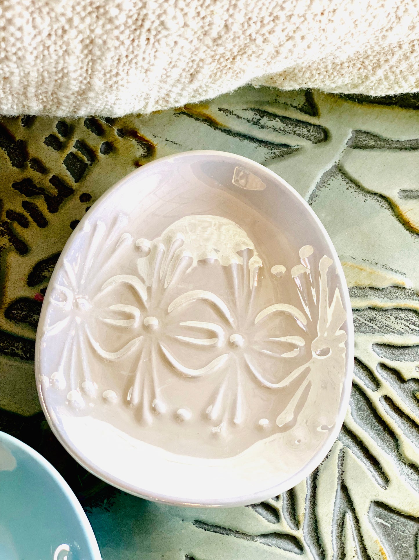 IRIDESCENT TIDBIT PLATE 4 ASSORT.