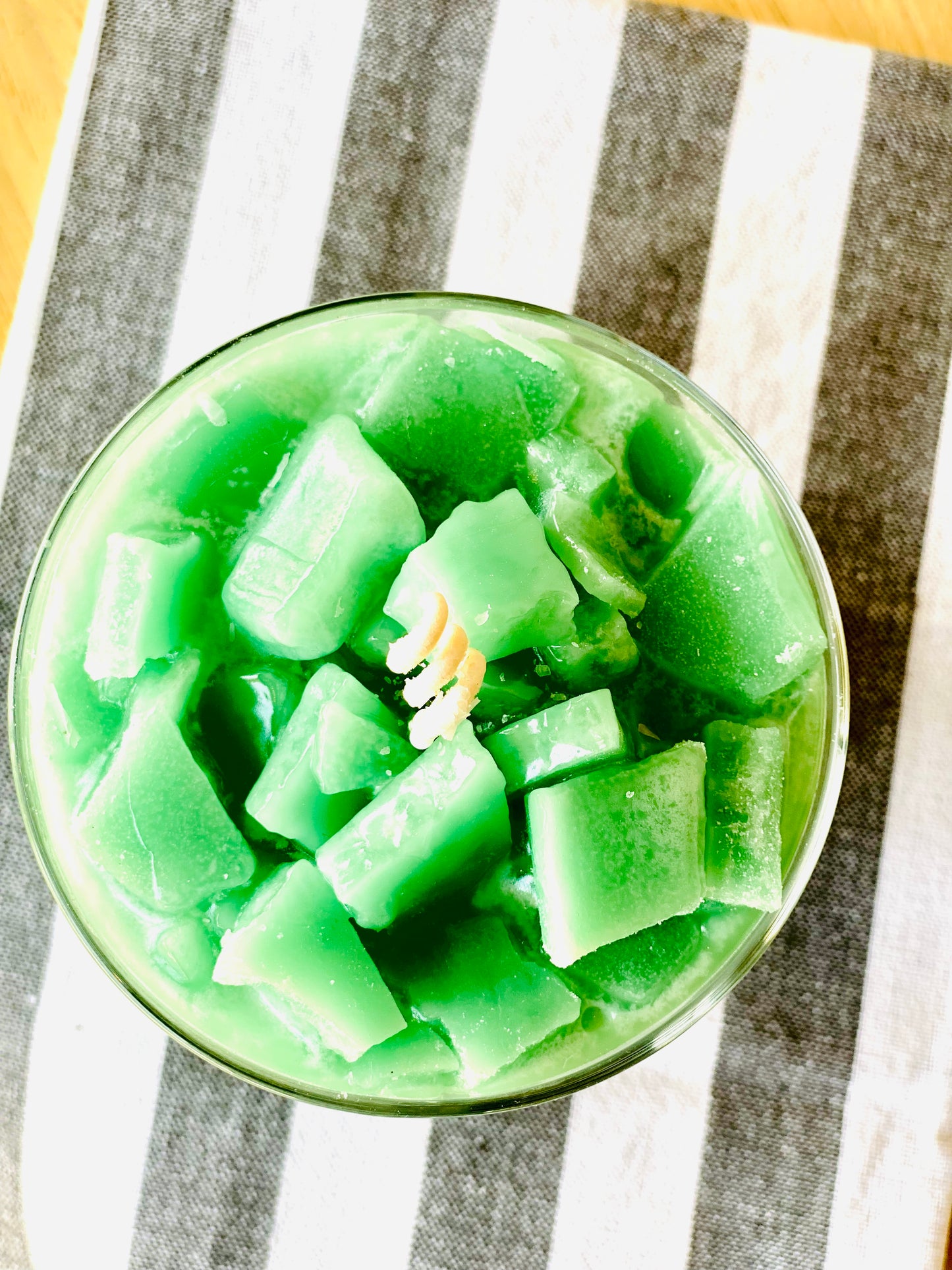 FRESH LINEN | 19+oz Chippy Top Jar Candle