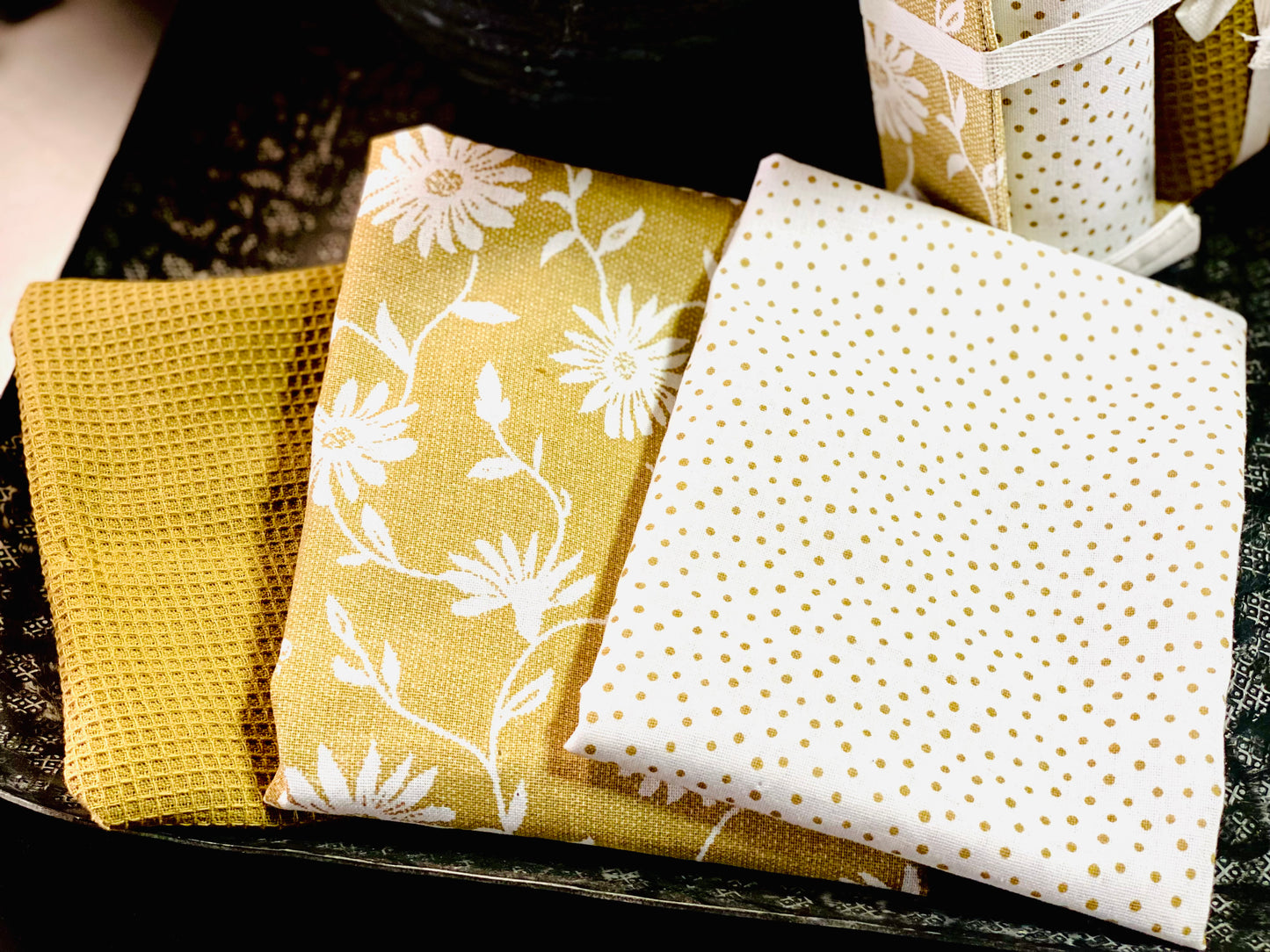 3 PC DAISY PRINT TOWEL W/BAG