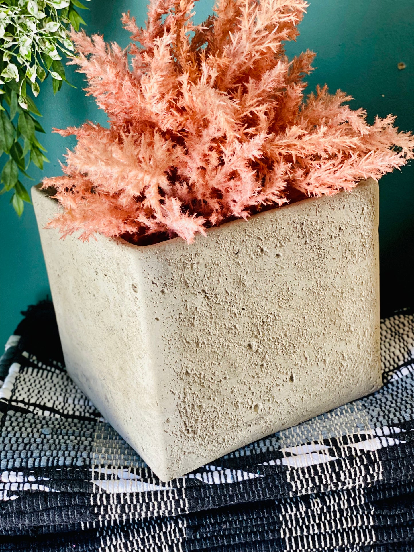 LARGE SQUARE CEMENT PLANTER