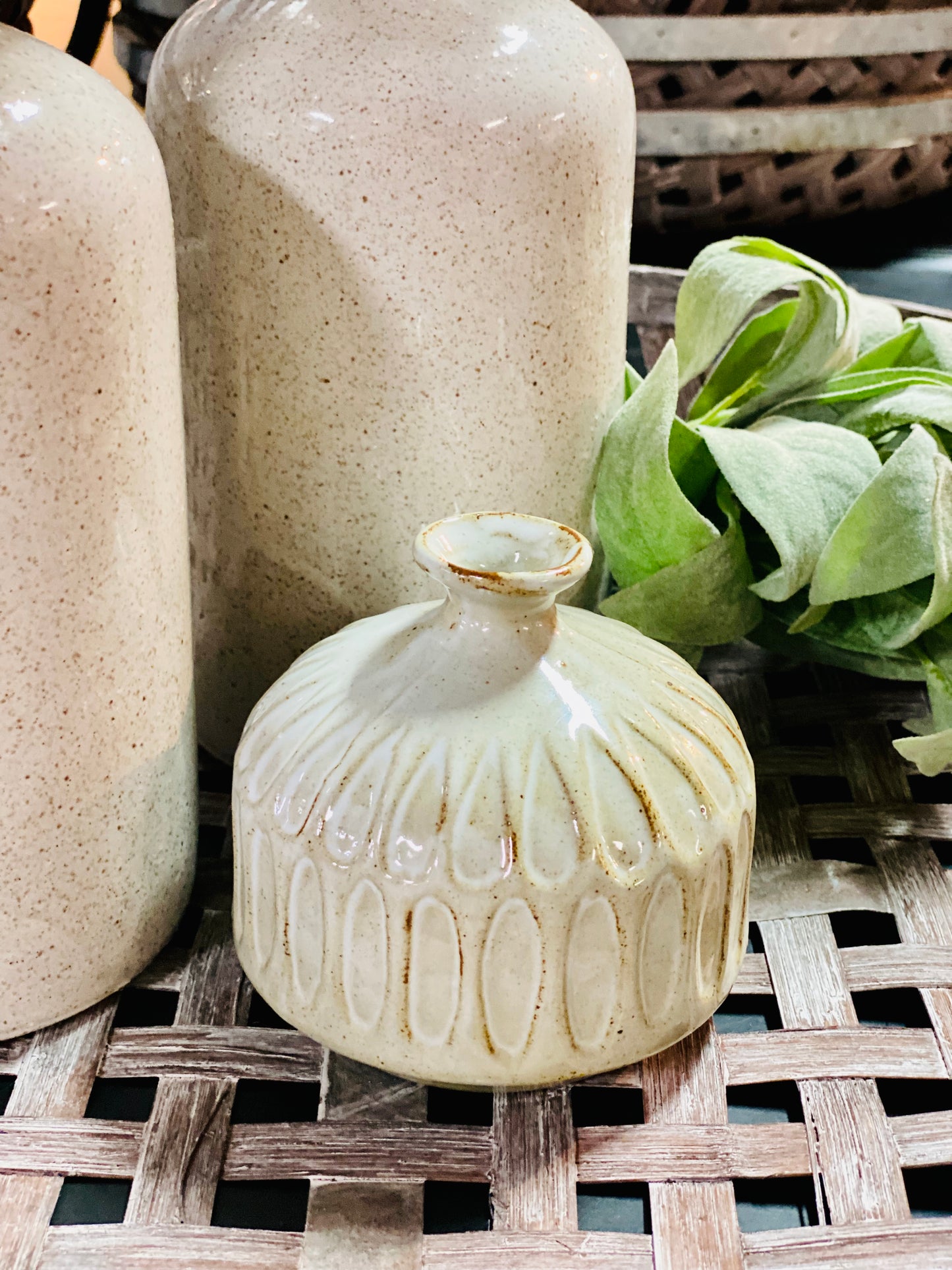 3.5" WHITE PATTERN VASE