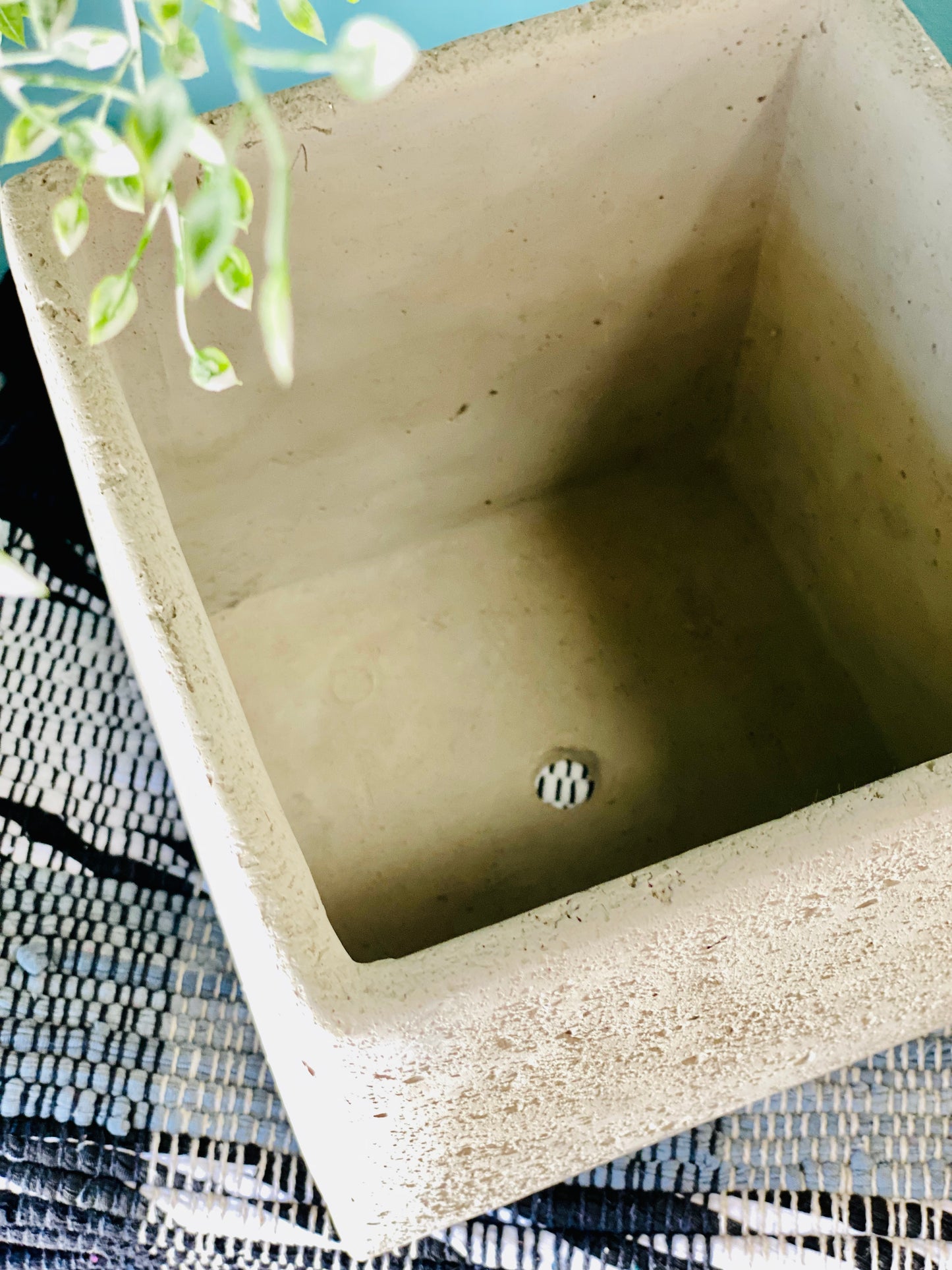 LARGE SQUARE CEMENT PLANTER