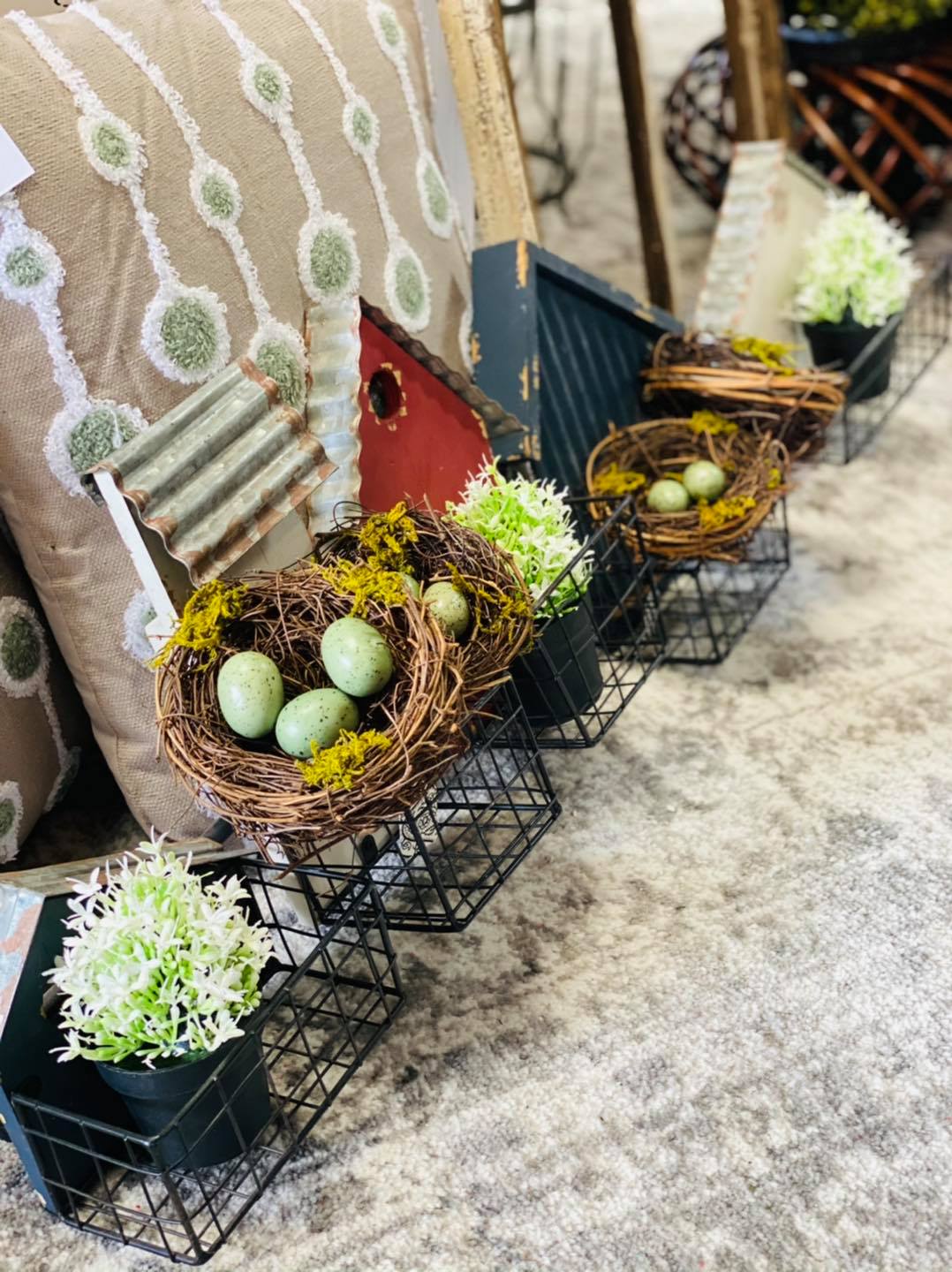 BIRDHOUSE WALL DECOR