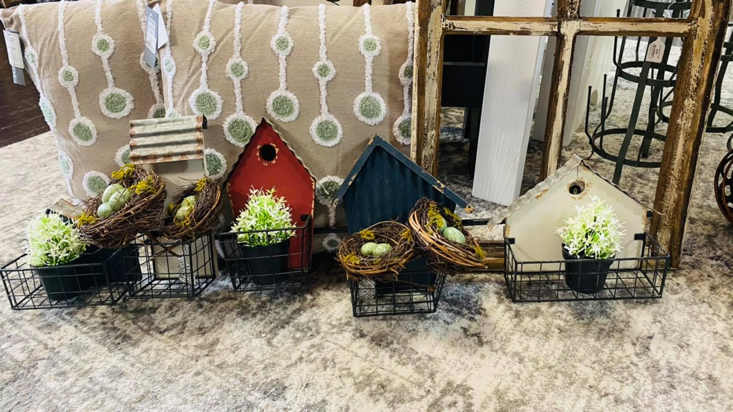 BIRDHOUSE WALL DECOR