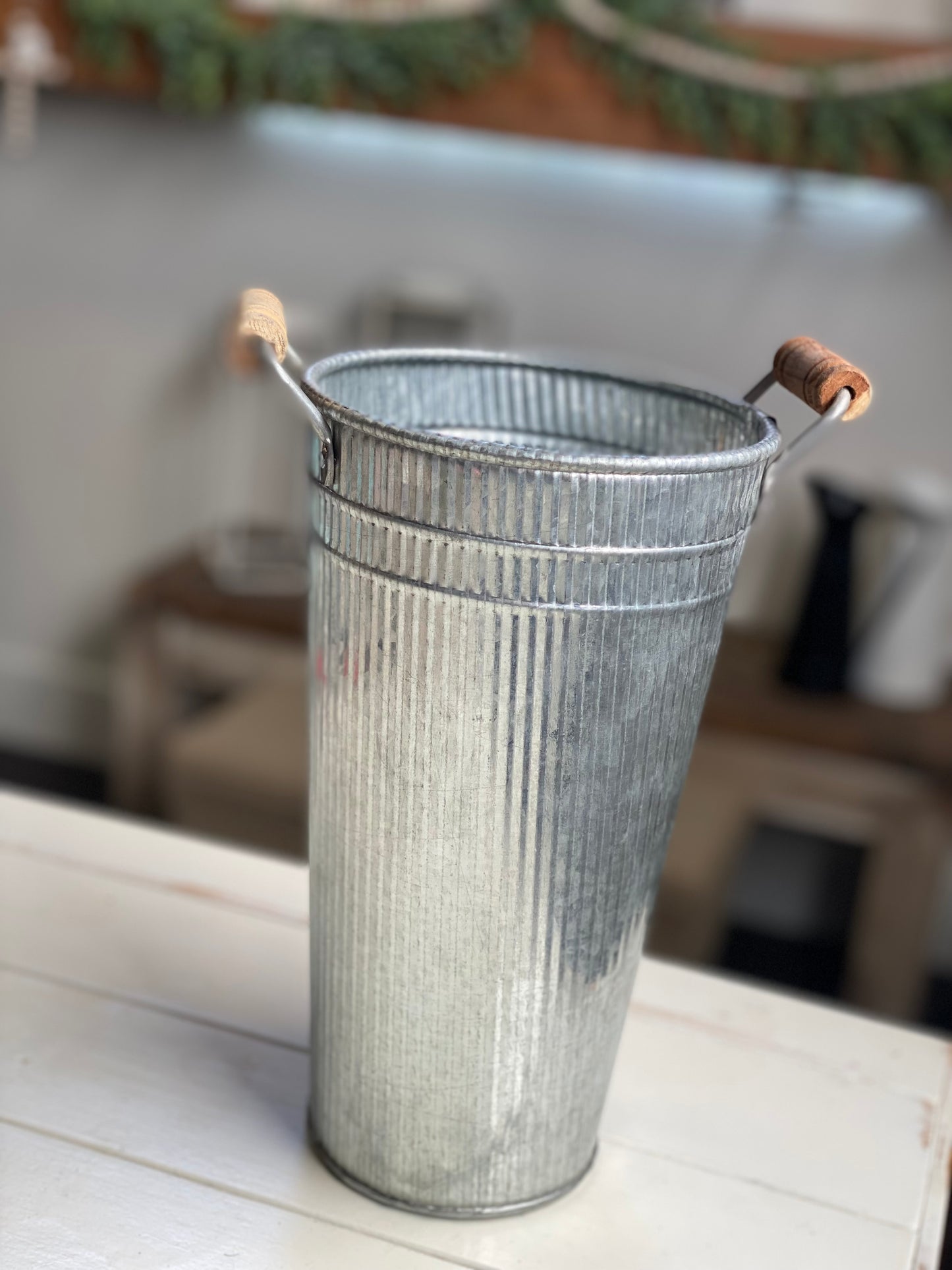 ALUMINUM CORRUGATED VASE