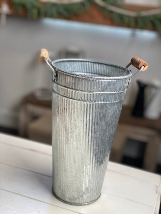 ALUMINUM CORRUGATED VASE