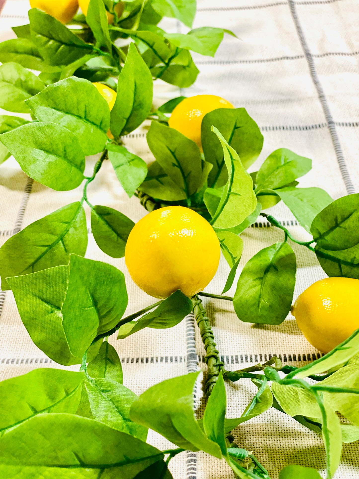 5' LEMON GARLAND