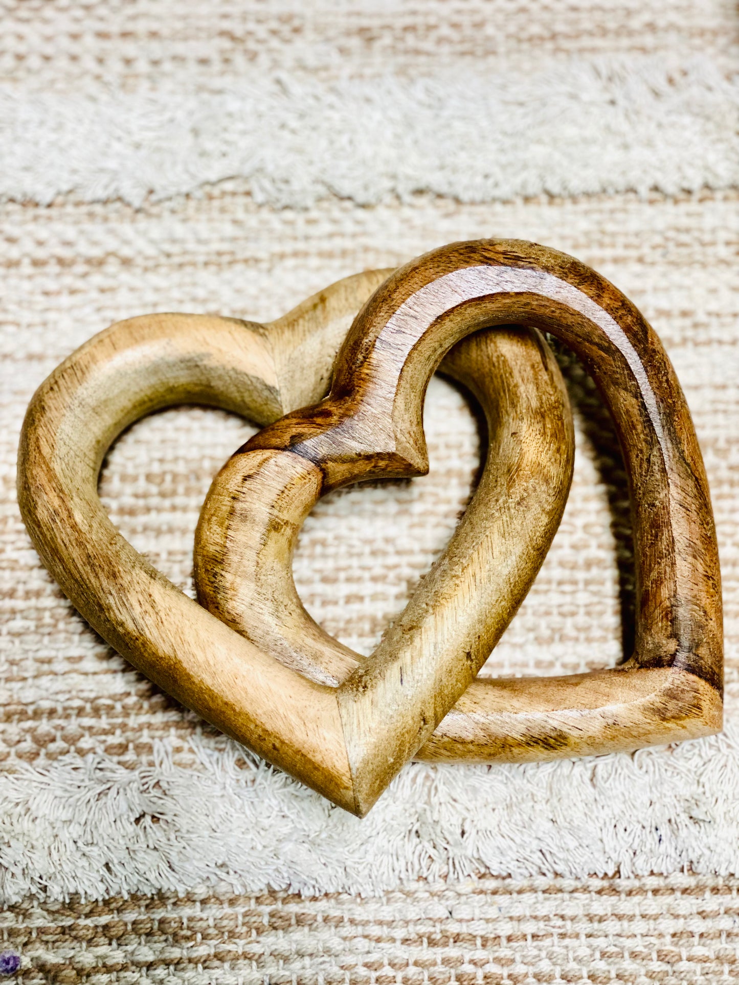 INTERLOCKING WOOD HEARTS