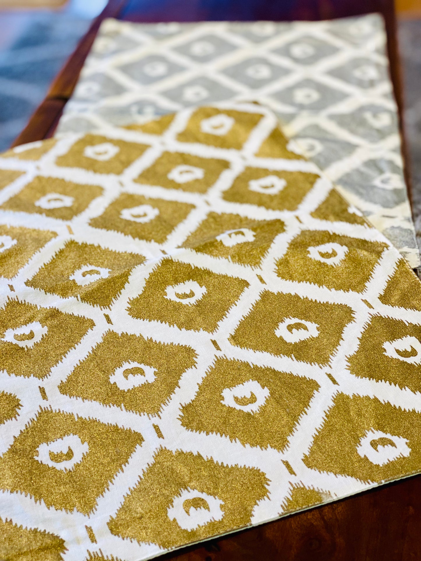 IKAT PLACEMAT / 2 COLORS