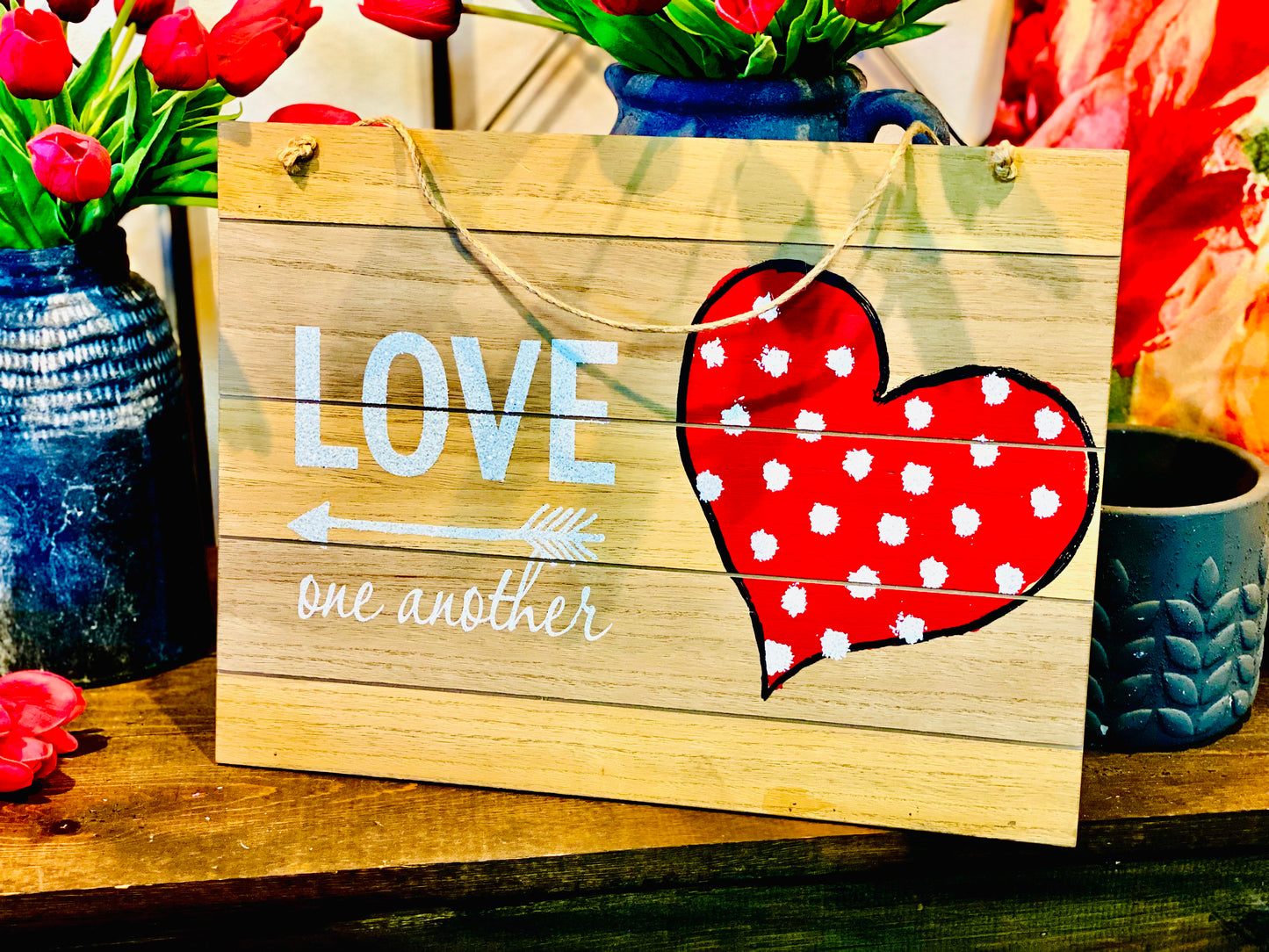 HANGING GLITTER PLANK LOVE SIGN