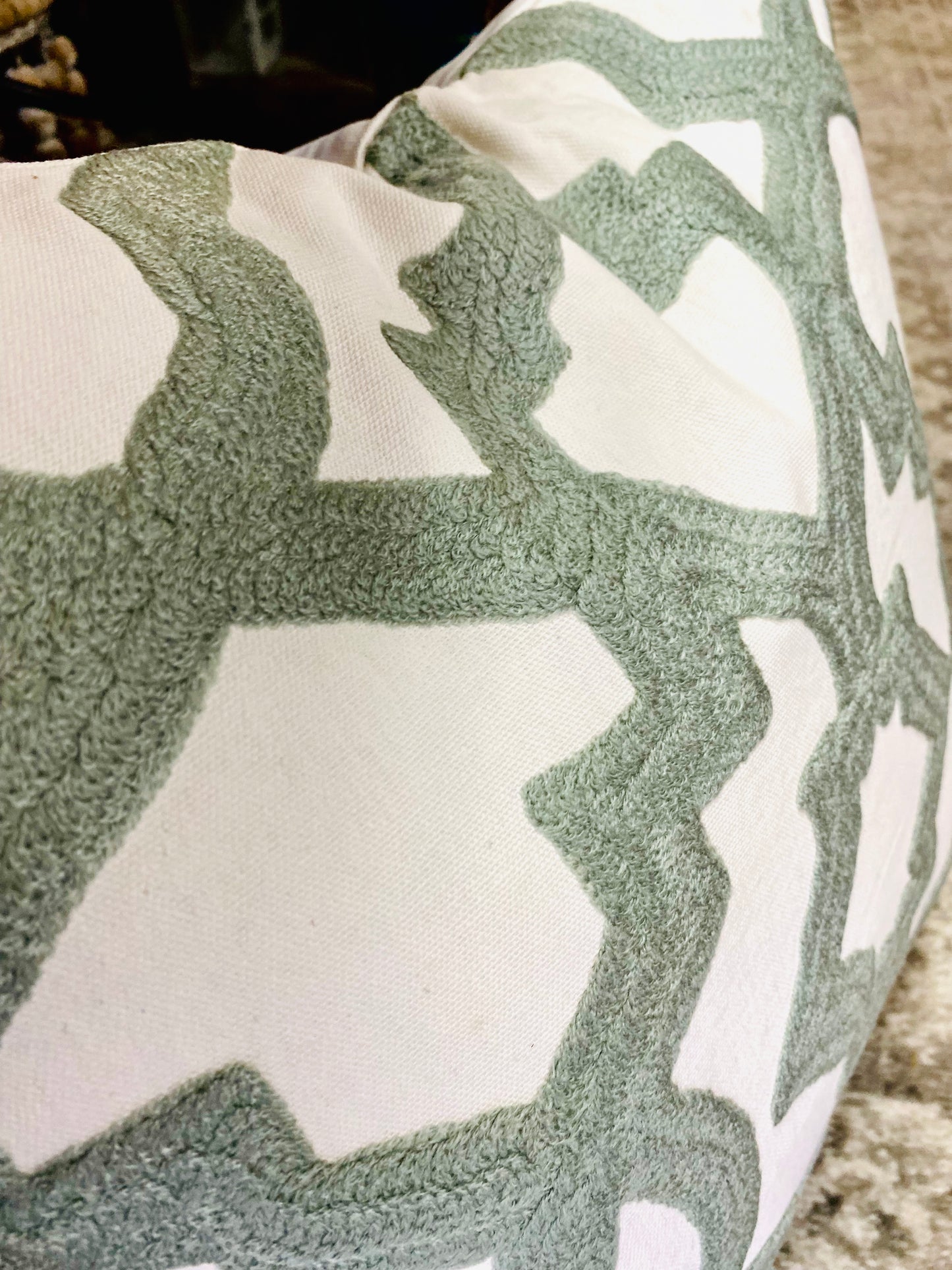 18 Inch Square Knit White Pillow w/Gray Geometric Interlocking Pattern