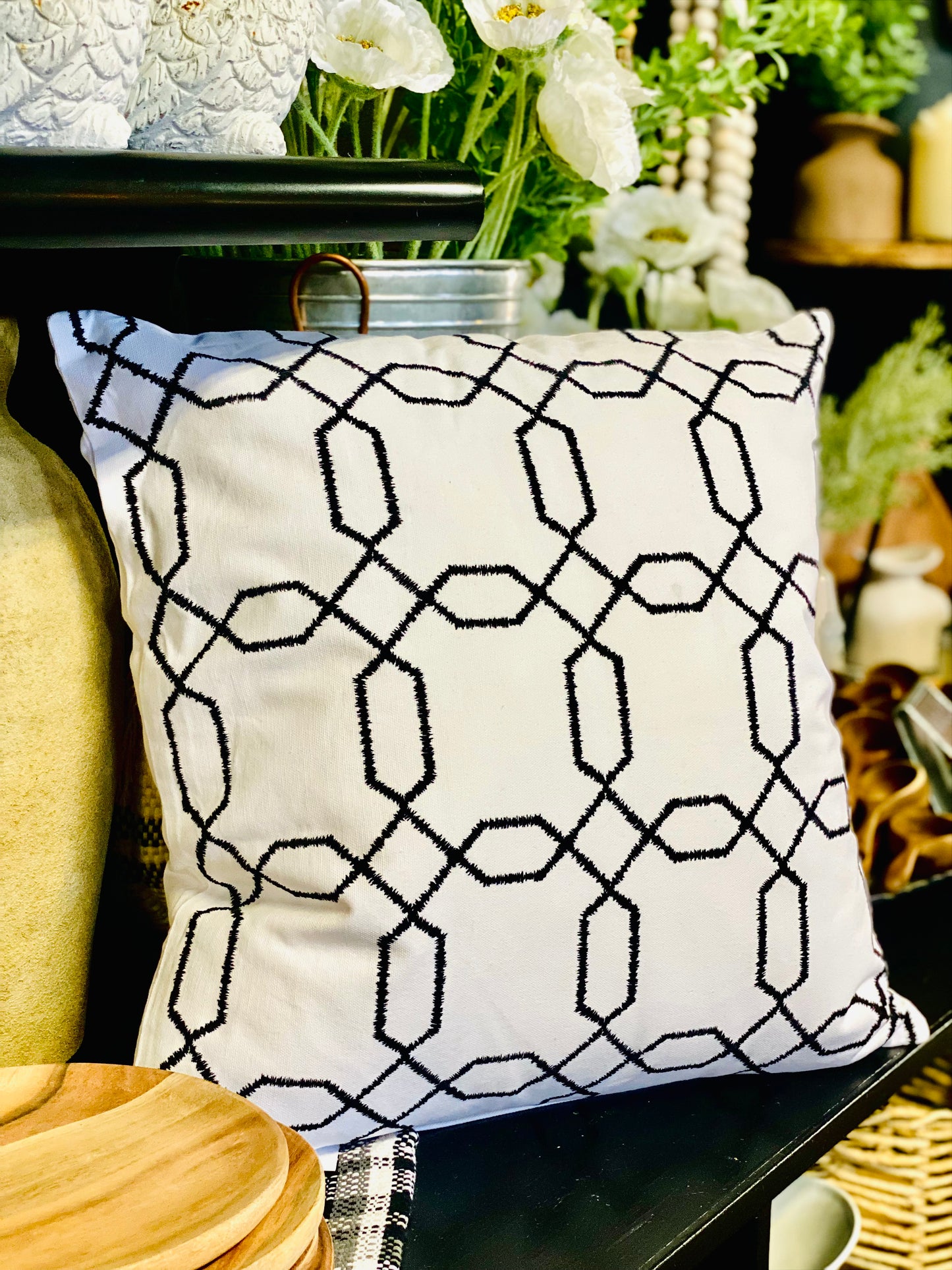 18 Inch Square Knit White Pillow w/Gray Geometric Interlocking Pattern