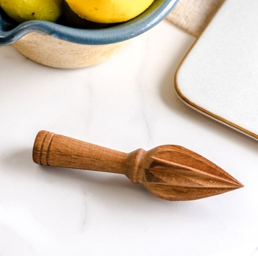 ACACIA WOOD LEMON JUICER
