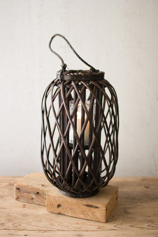 MED WILLOW BASKET LANTERN W/GLASS