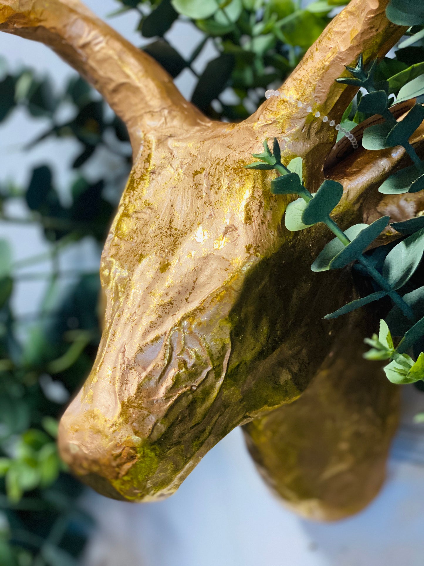 GOLDEN DEER WREATH HANGER