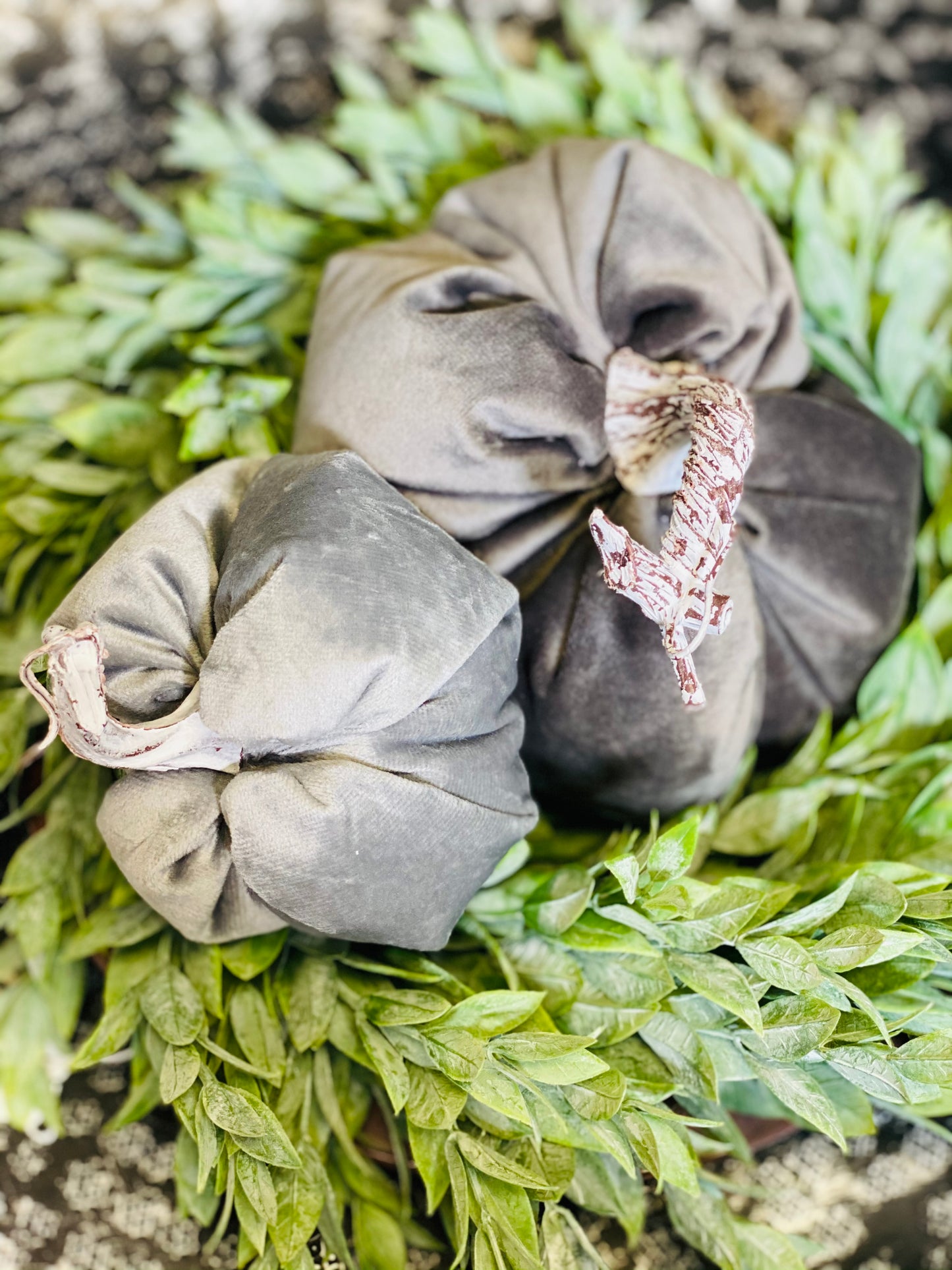 SET/2 GRAY VELVET PUMPKINS