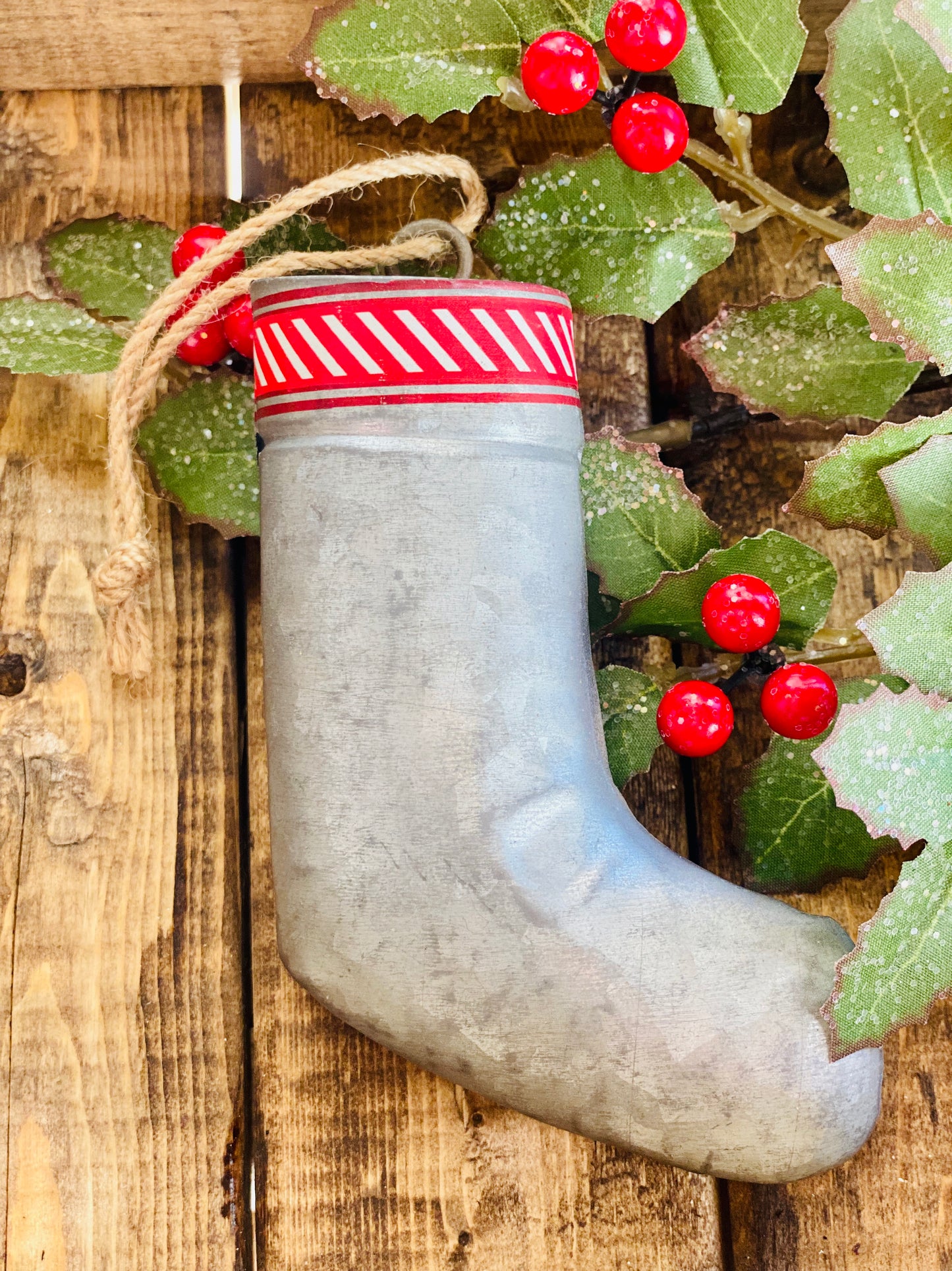 4.5" MERRY METAL MINI STOCKING