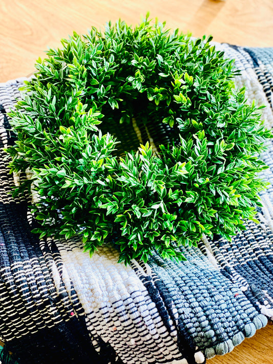 11" LUSH BOXWOOD CANDLE RING/SMALL WREATH