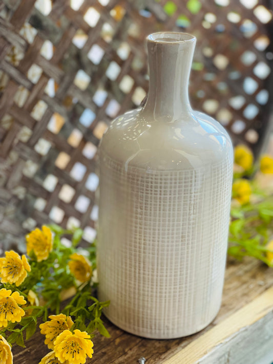 CERAMIC CREAMY WHITE VASE